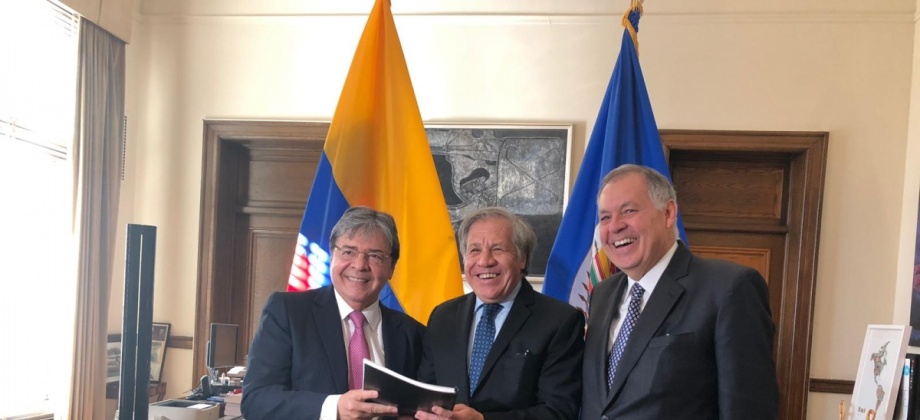 Canciller Carlos Holmes Trujillo hizo entrega del Conpes: Estrategia para la atención de la migración desde Venezuela a Luis Almagro, Secretario General de la OEA