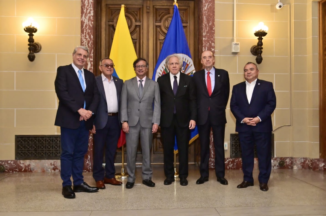 Canciller Álvaro Leyva acompañó al Presidente Gustavo Petro en su intervención en el Consejo Permanente de la Organización de Estados Americanos Canciller Álvaro Leyva acompañó al Presidente Gustavo Petro en su intervención en el Consejo Permanente de la Organización de Estados Americanos