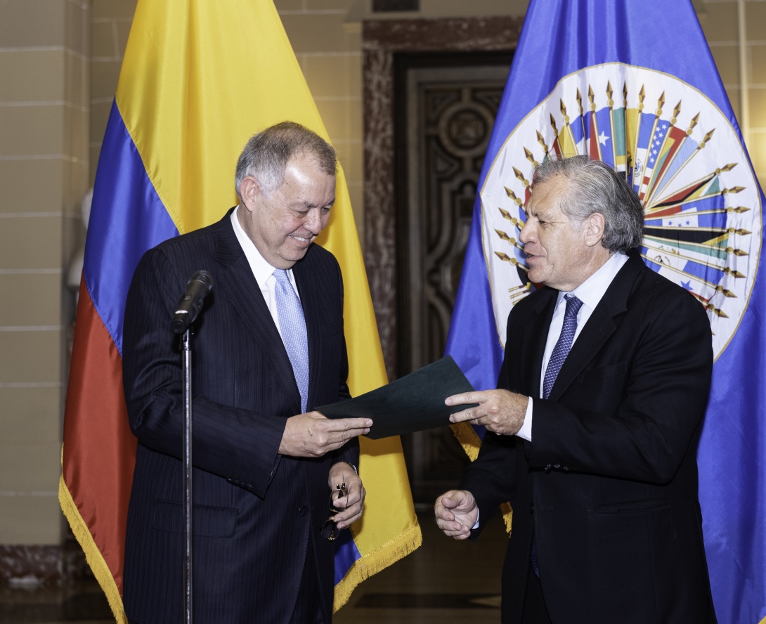 Embajador Alejandro Ordóñez presentó cartas credenciales en la OEA Embajador Alejandro Ordoñez presentó cartas credenciales en la OEA